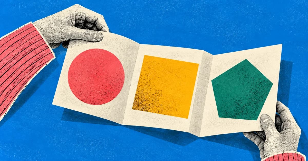 Duas mãos seguram um folheto aberto com três formas coloridas.